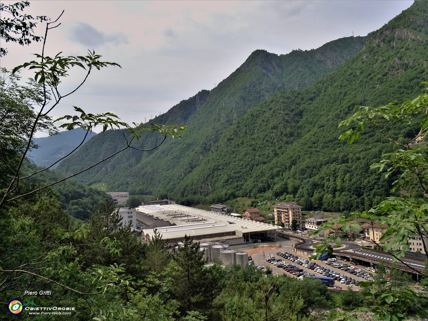 48 Vista sullo stabilimento centrale della Sanpellegrino Spa.JPG